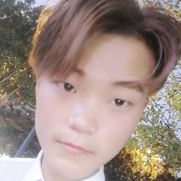 ze，T0M的照片