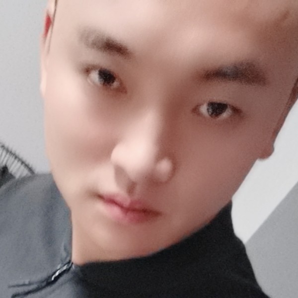 小鸭子深拥孝顺的照片