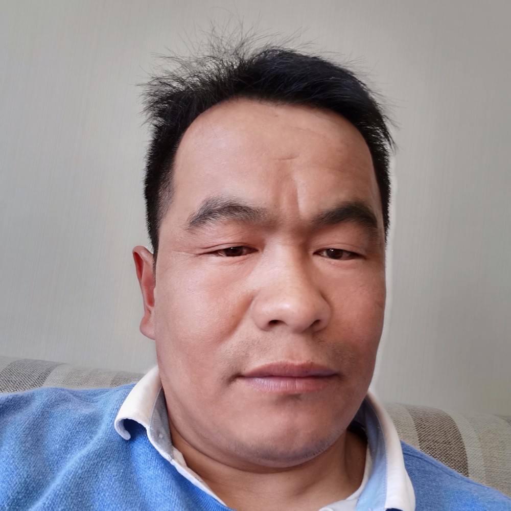 荣亮的照片