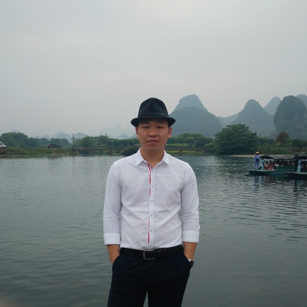 山间小草的照片