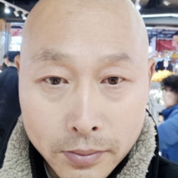 想人陪保卫蓝天的照片