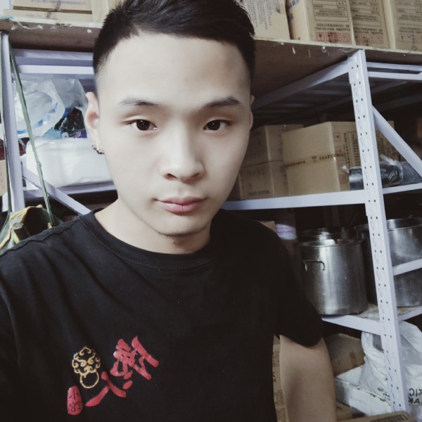 沉静打溪流的照片