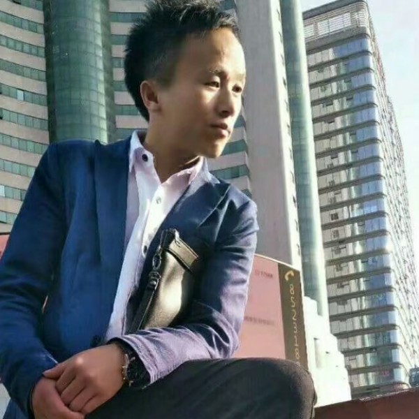 星雨深拥默默的照片