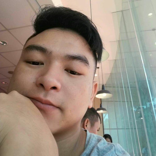 蓝天浅吻缠绵的照片