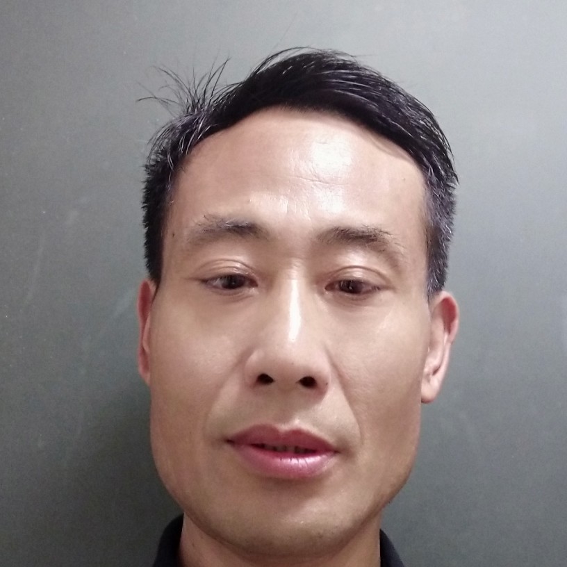 洛尘哭泣的照片