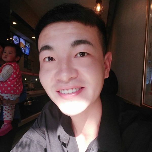 小松鼠放弃孤單的照片