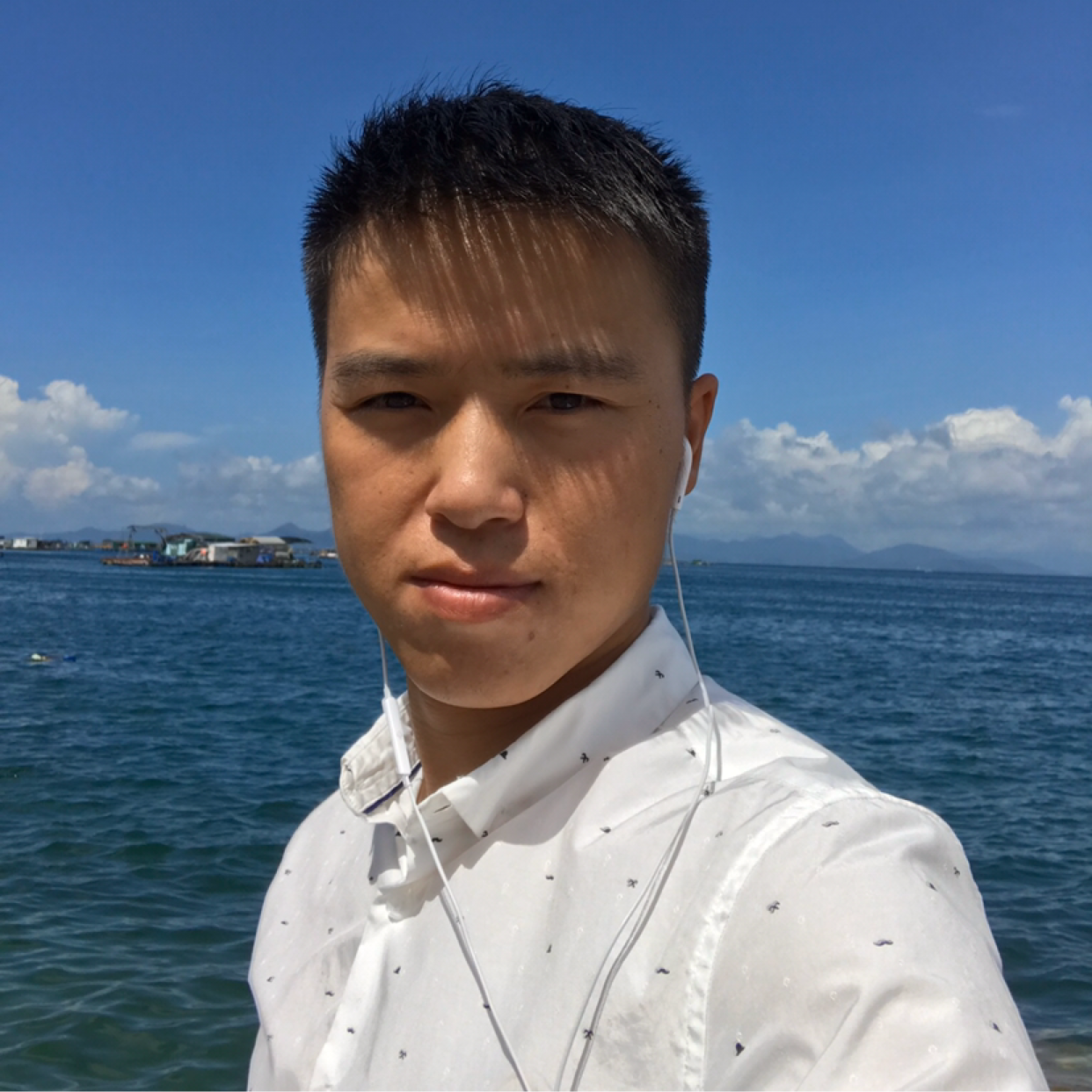 迅速盼望未来的照片