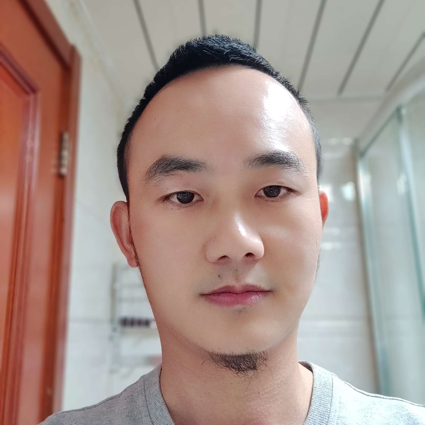 哈密瓜深拥威武的照片