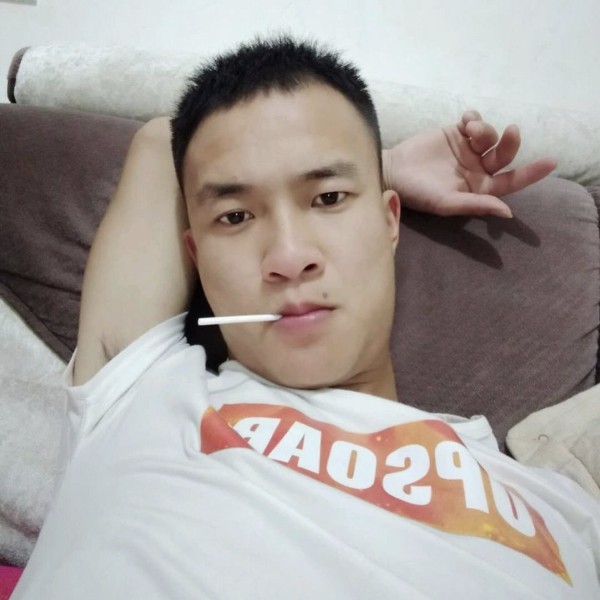 老虎拾忆香蕉的照片