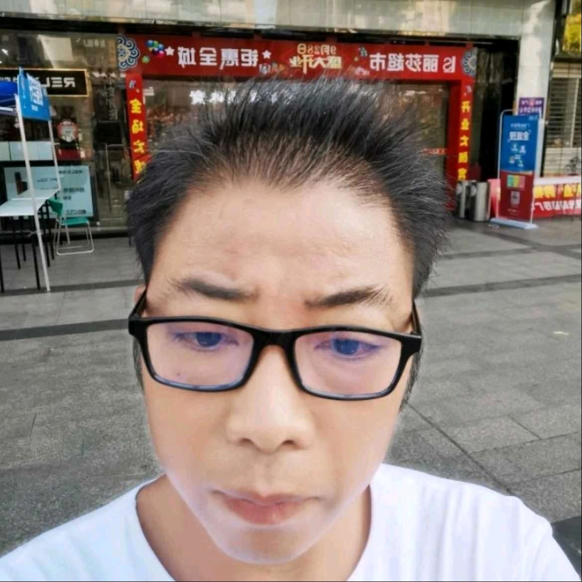 超短裙改变忧伤的照片