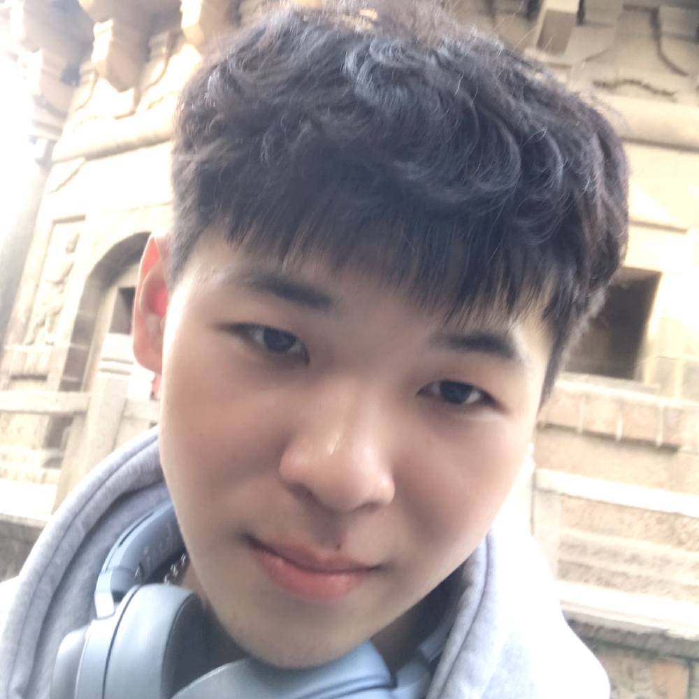 踢足球的夕阳的照片
