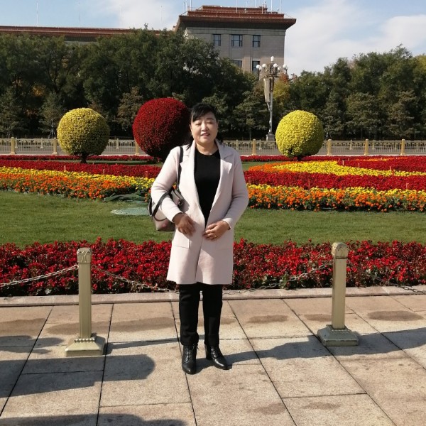 朴实笑星月的照片