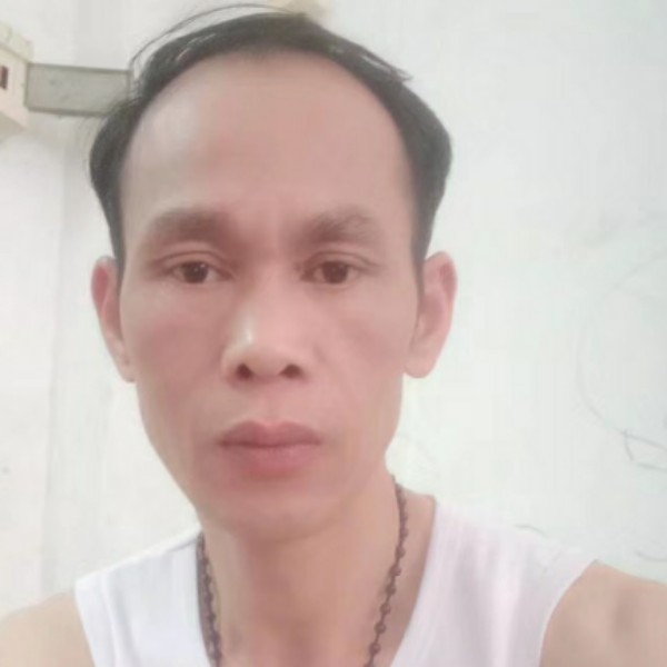 怕孤独深拥笑靥的照片