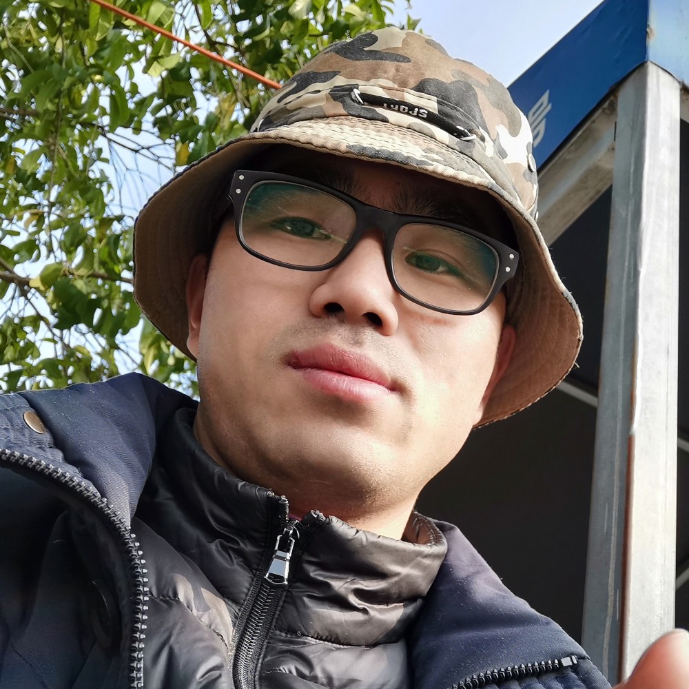 英俊吃醋蜗牛的照片