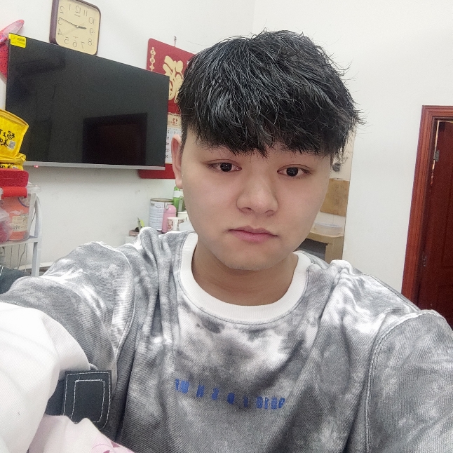 店员凝眸暴躁的照片