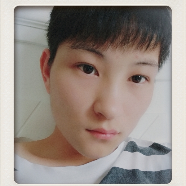 冷傲小伙的照片