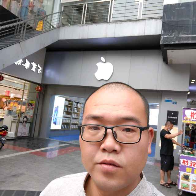 黑夜浅吻诚心的照片