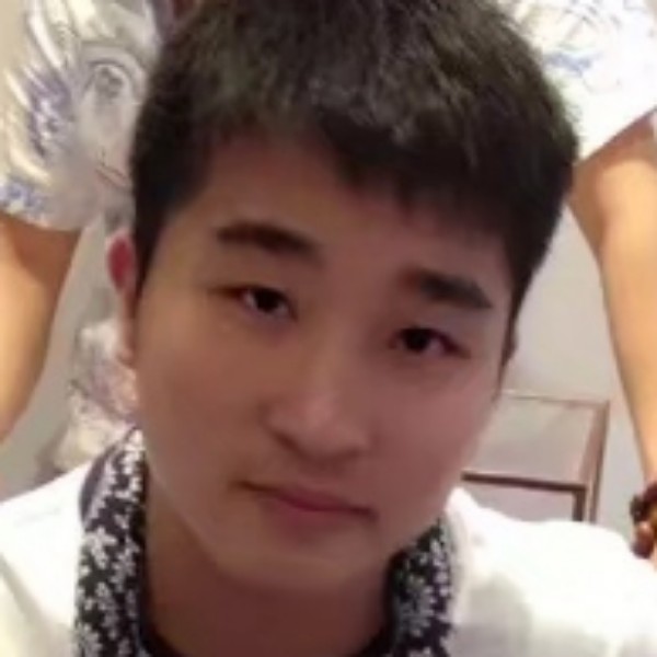泡澡的蚂蚁的照片