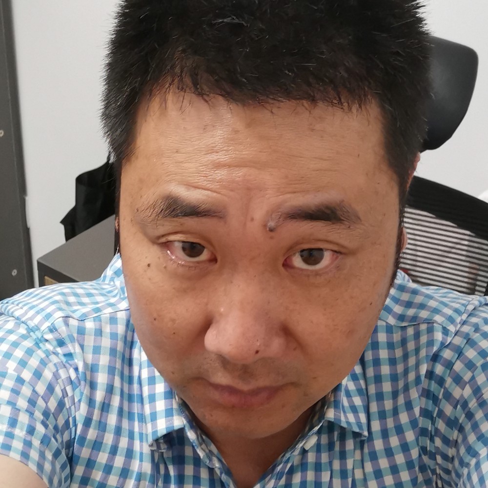 蓝天迎快乐的照片