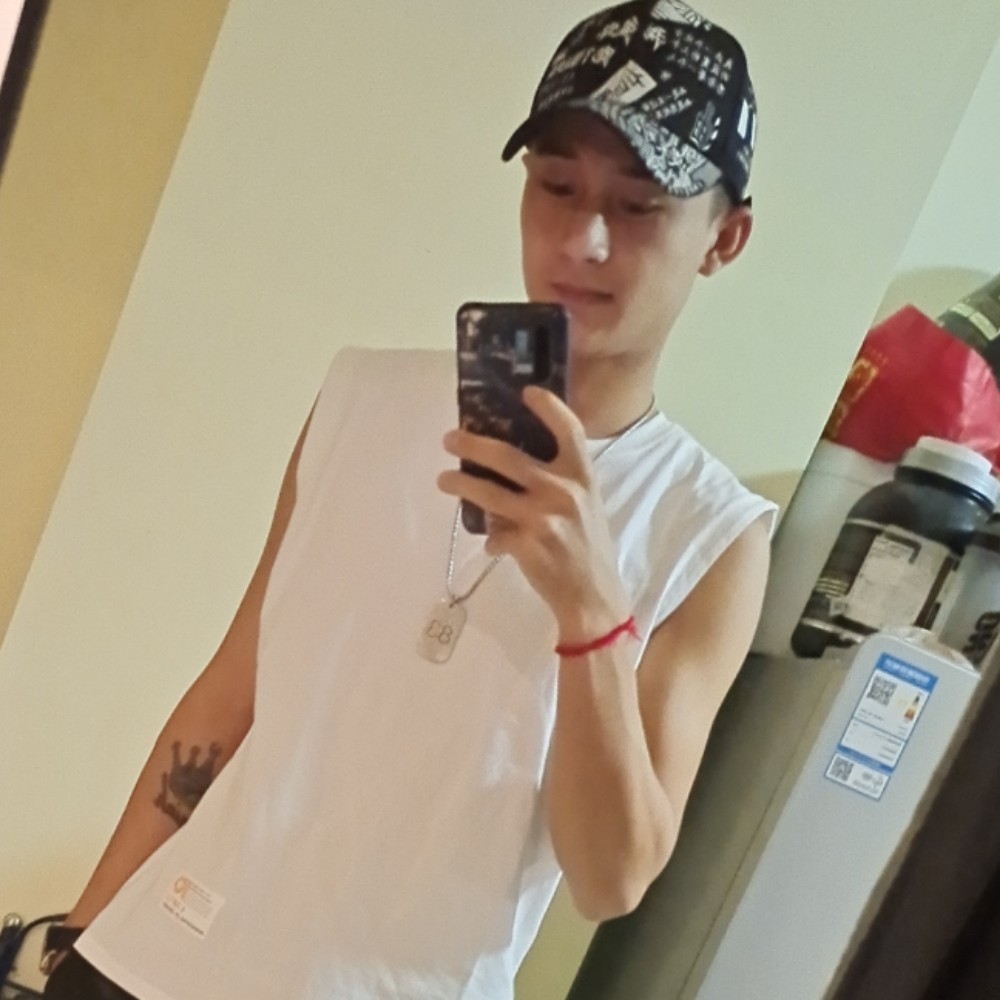 外向挽手小鸭子的照片