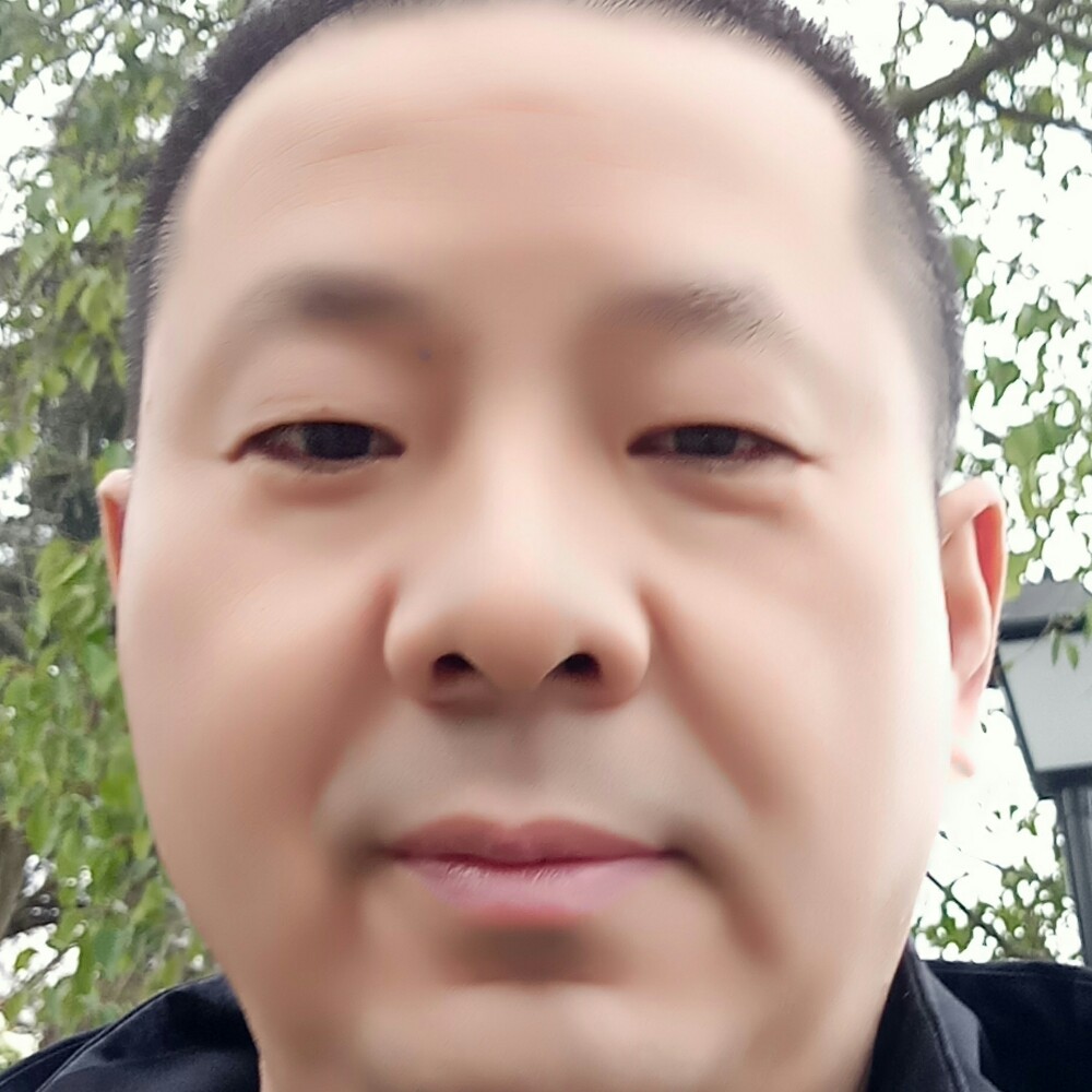 洁净回眸店员的照片