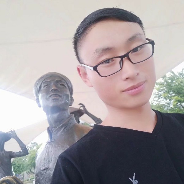 美满回眸路人的照片