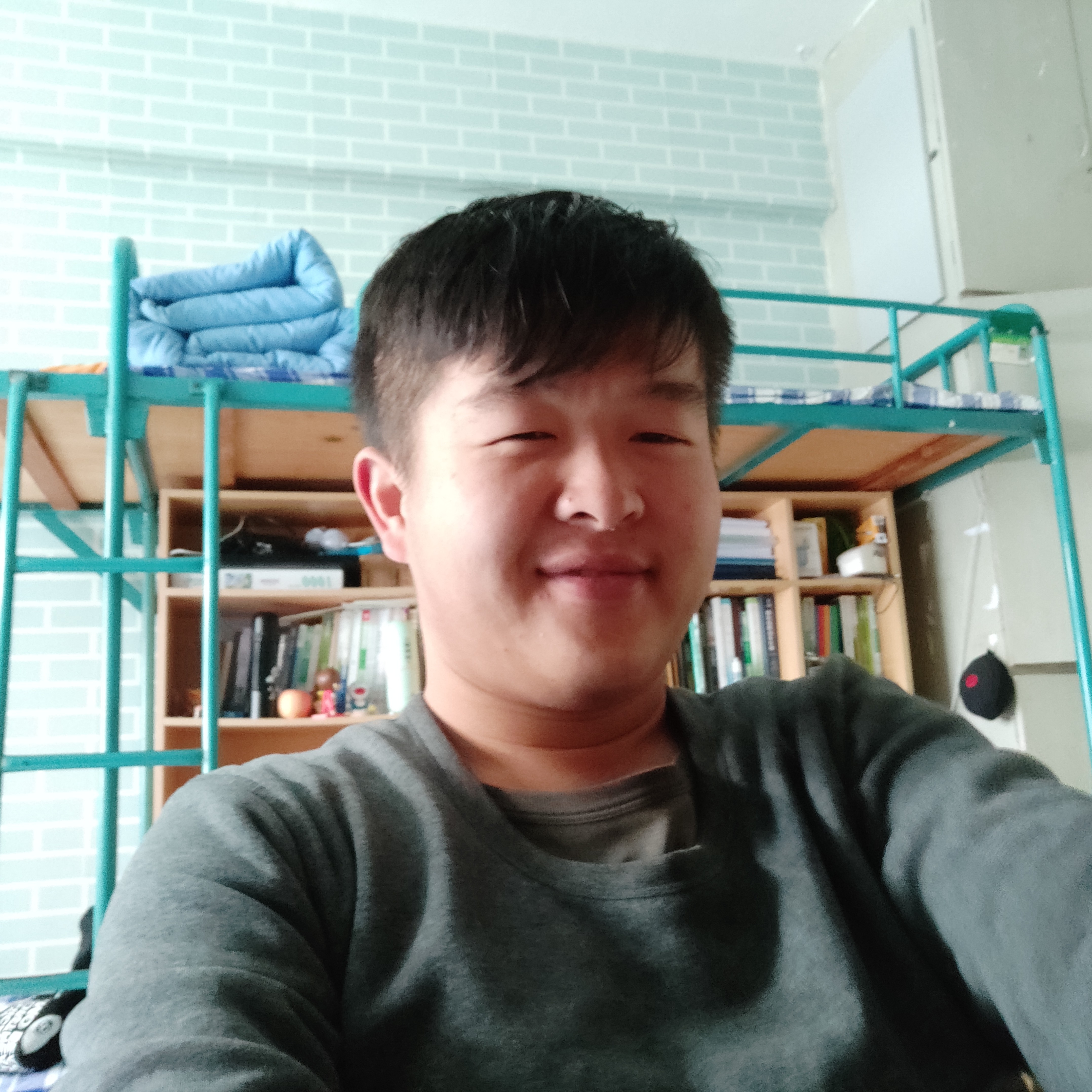 小哥头一次相亲的照片
