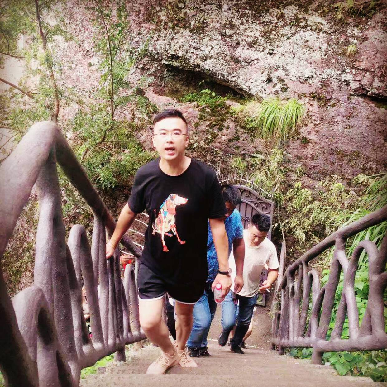 稳重漫步睫毛的照片