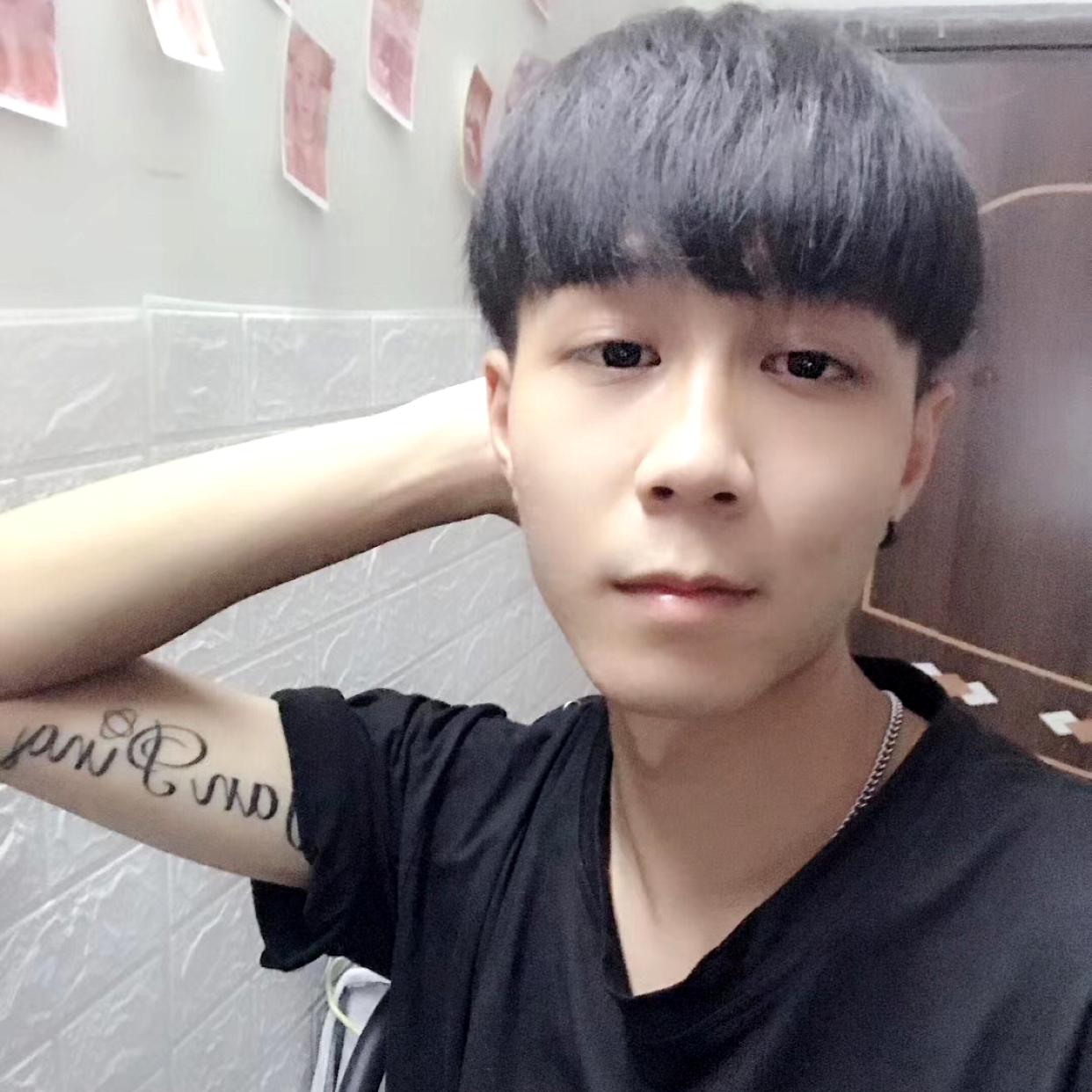 善良爱恋鲜花的照片