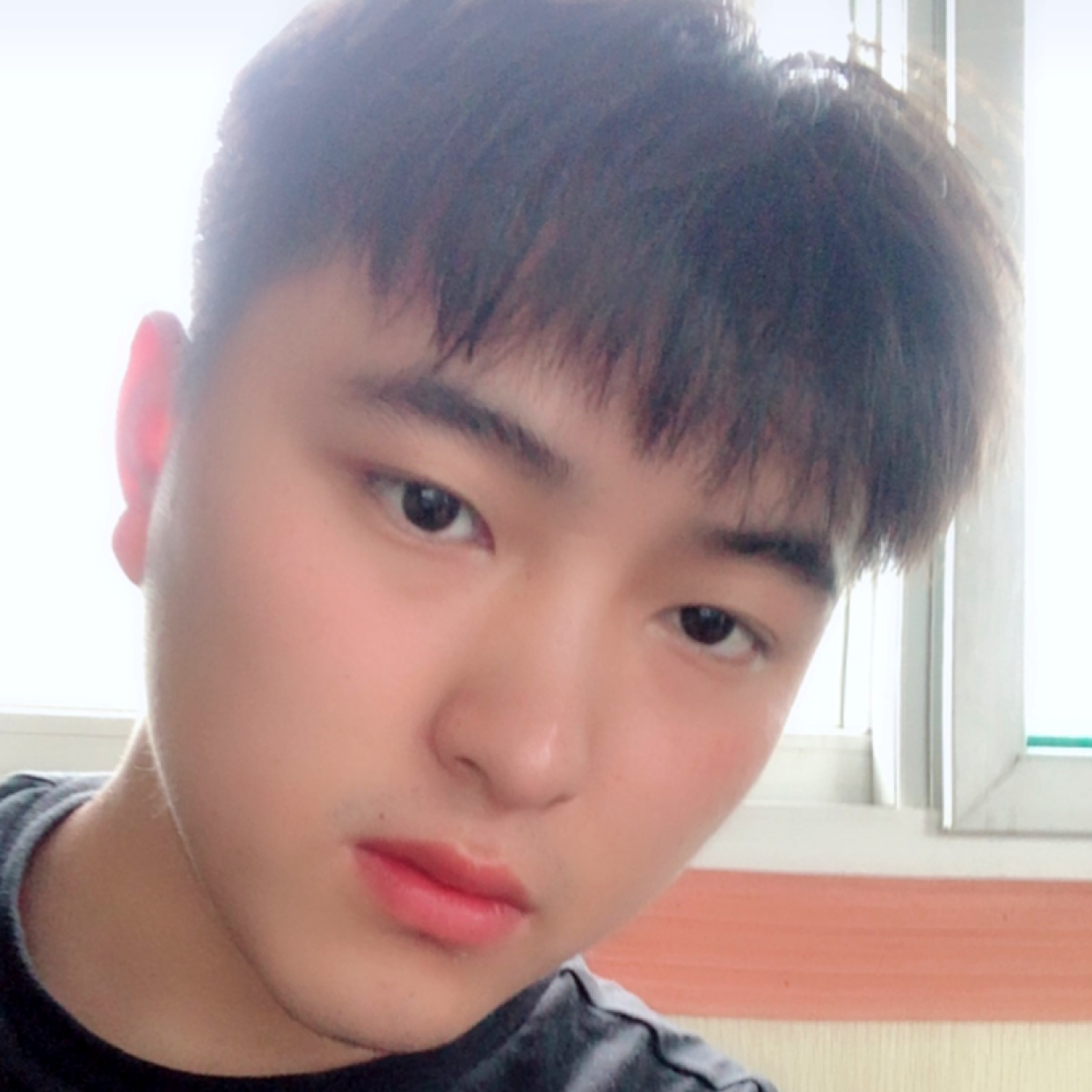 小伙就懵懂的照片