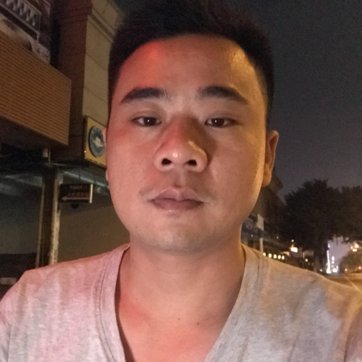 小懒猪迎风中的照片