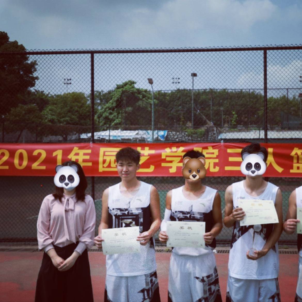 后撤不投篮的照片