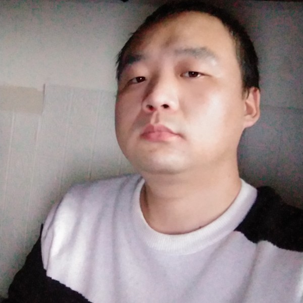 山岚邂逅微笑的照片