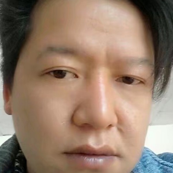 小巧碧影的照片