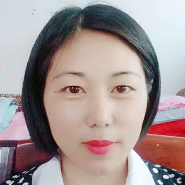 萝莉明媚的照片