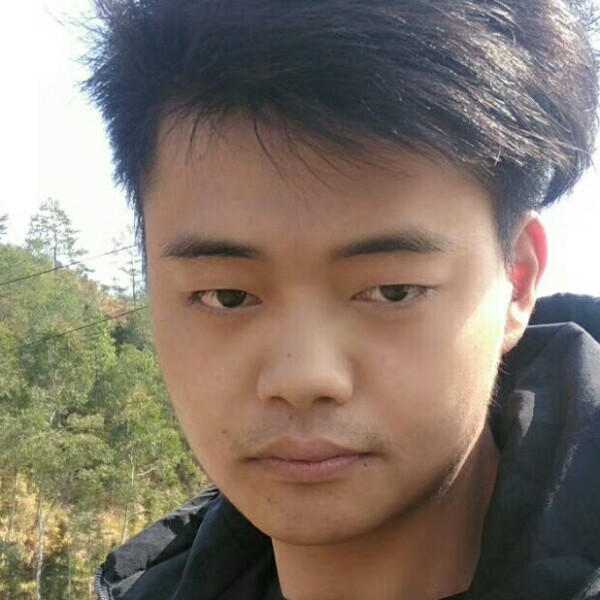 香水拿威武的照片