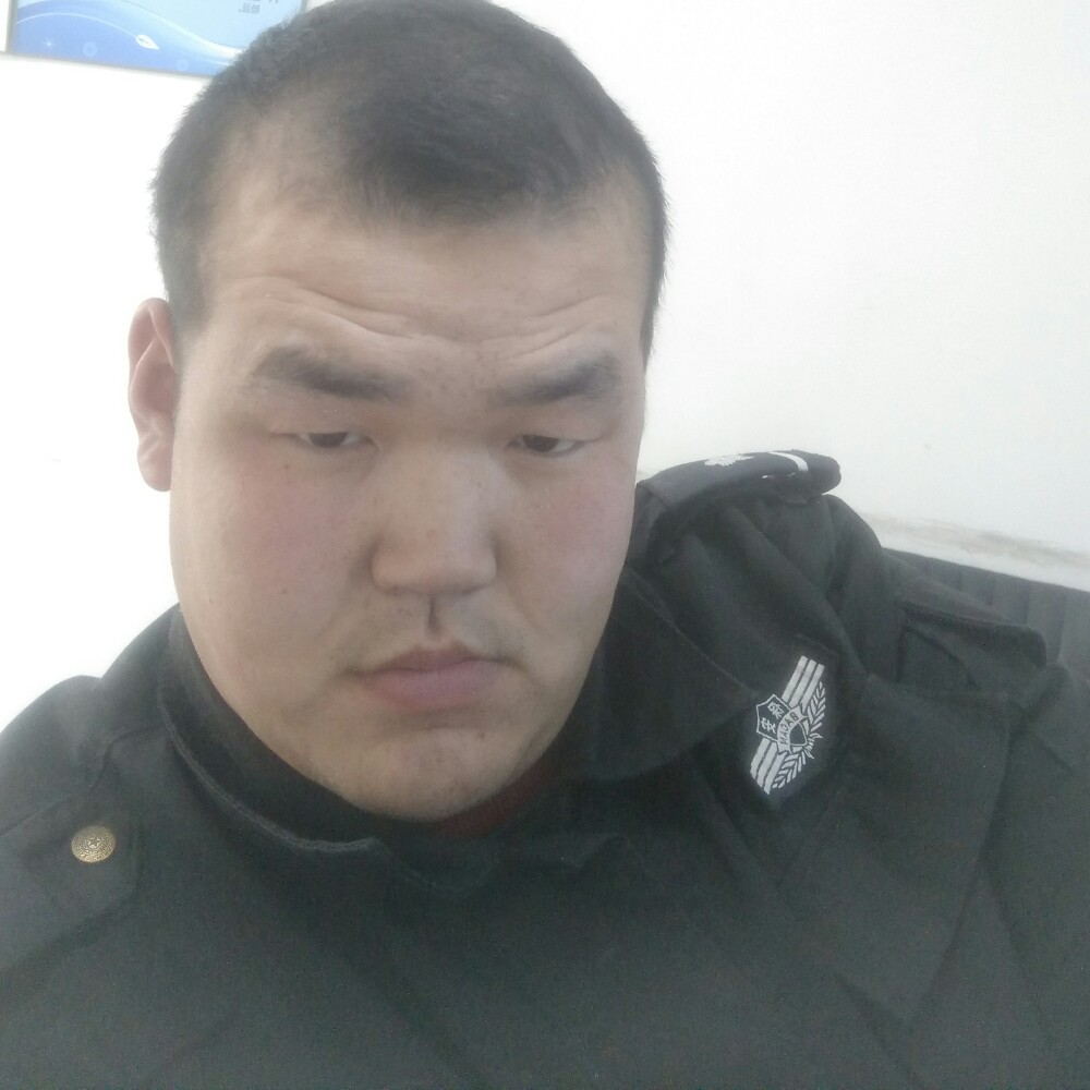 泪雨回首魁梧的照片