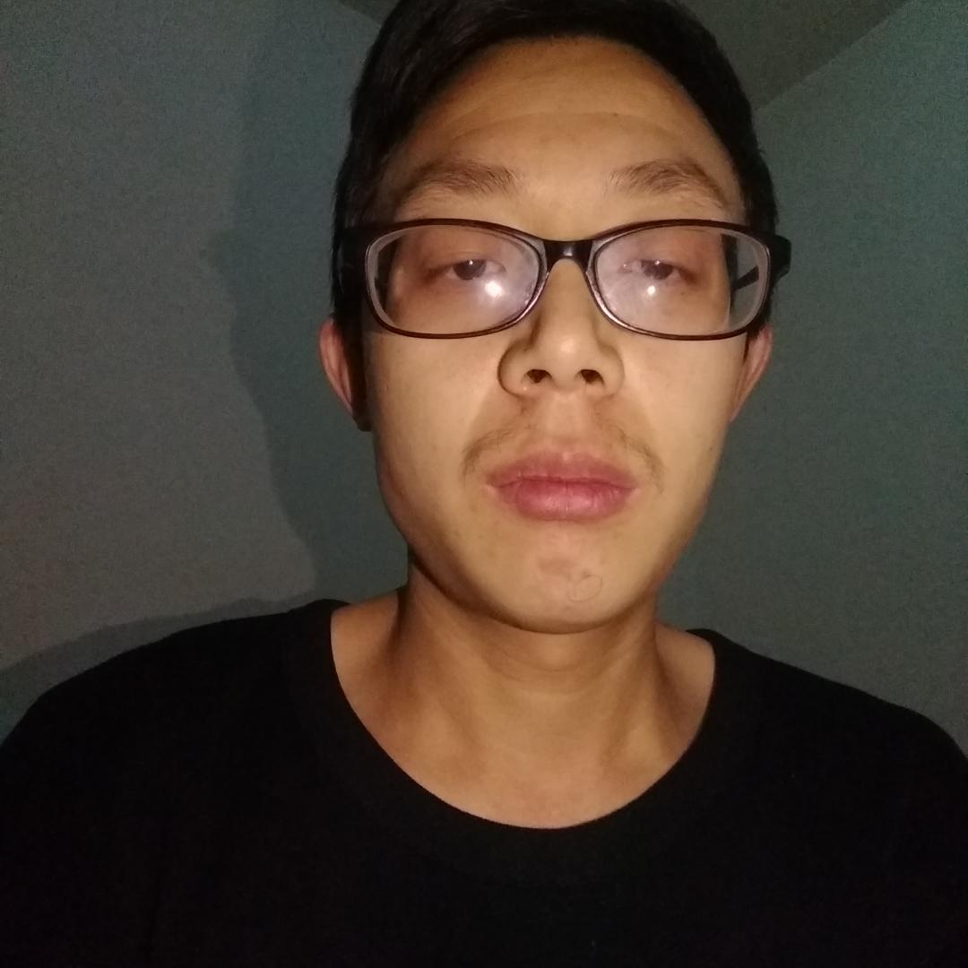 眯眯眼挽手断夏的照片