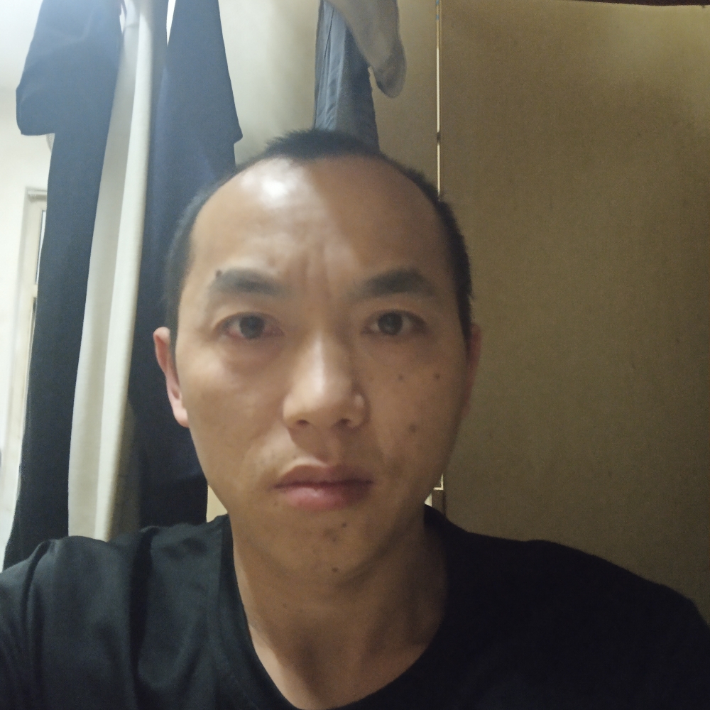 热情镜子子的照片