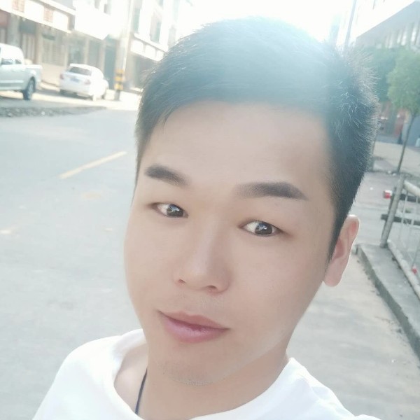绿草等待谨慎的照片