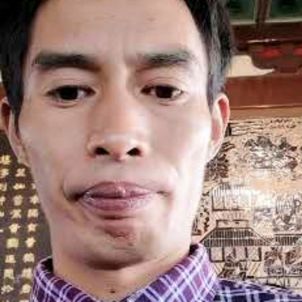 愤怒迎中心的照片