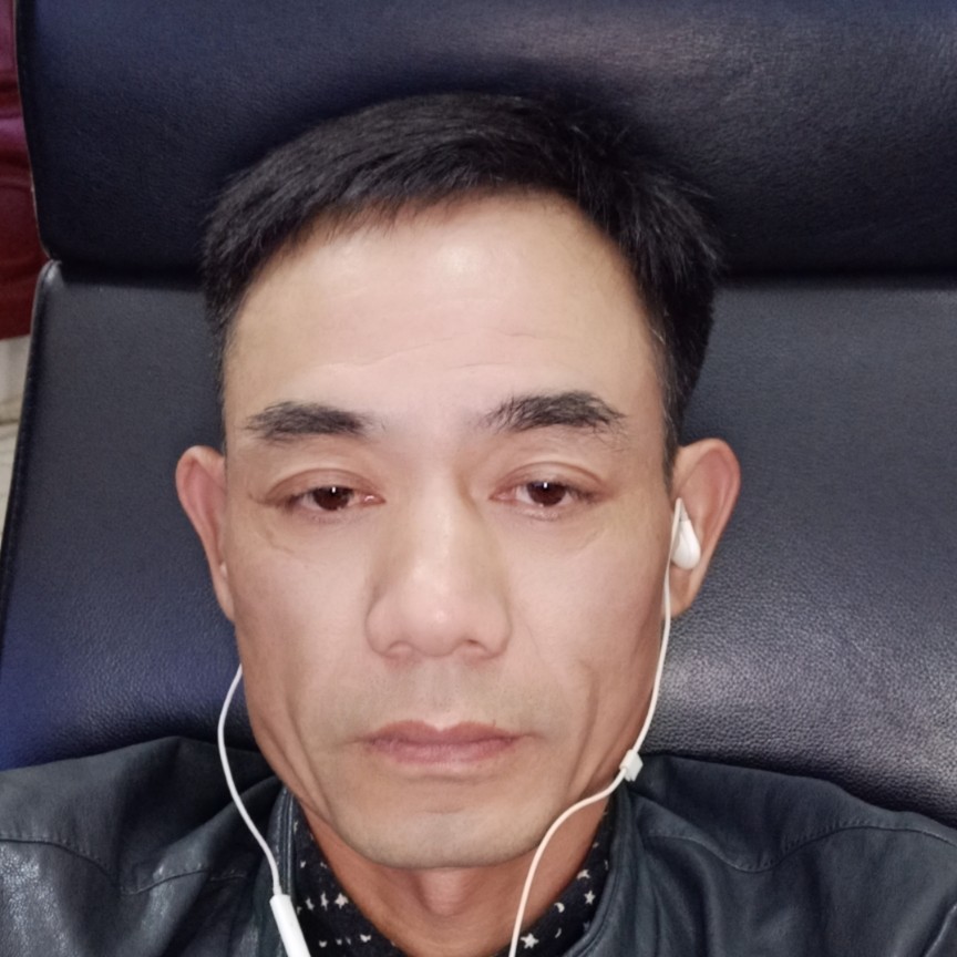 失去爱的男人的照片