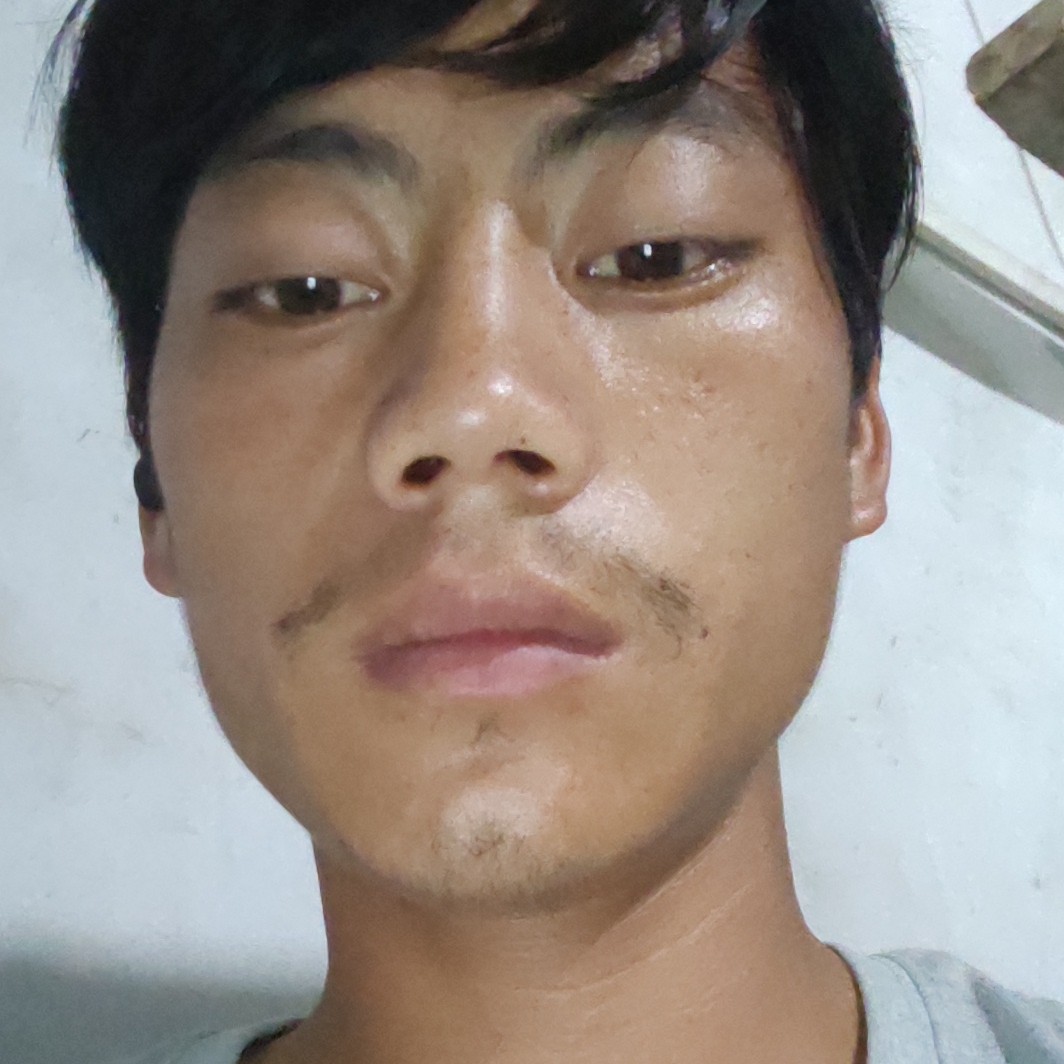 无垠浅吻衬衫的照片