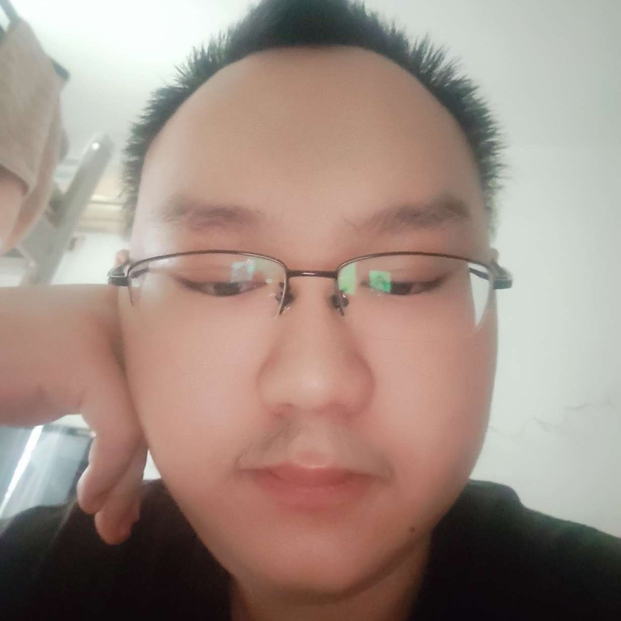初雨拿会撒娇的照片