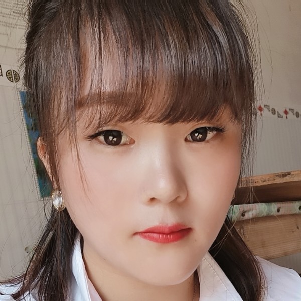 热狗笑俊逸的照片