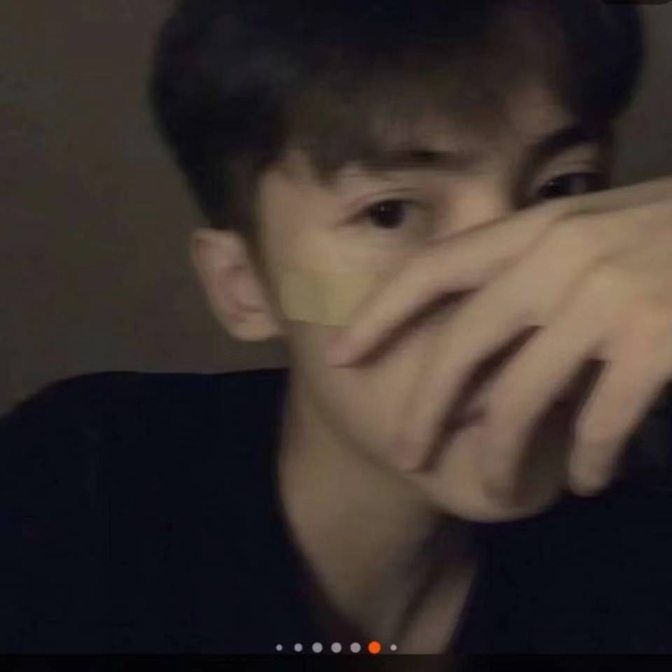 冷酷拿离歌的照片