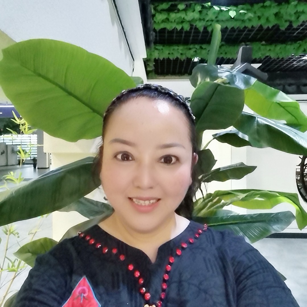 盛开的水莲花的照片
