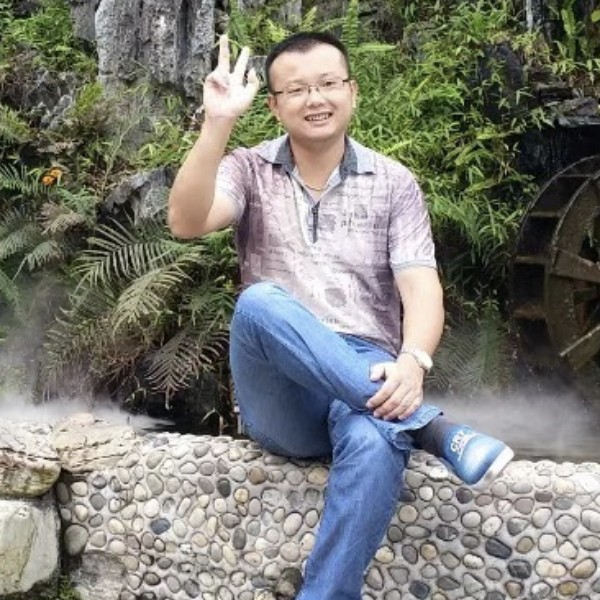 警营男孩的照片