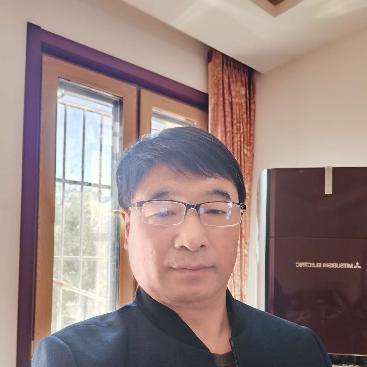 无情打大门的照片