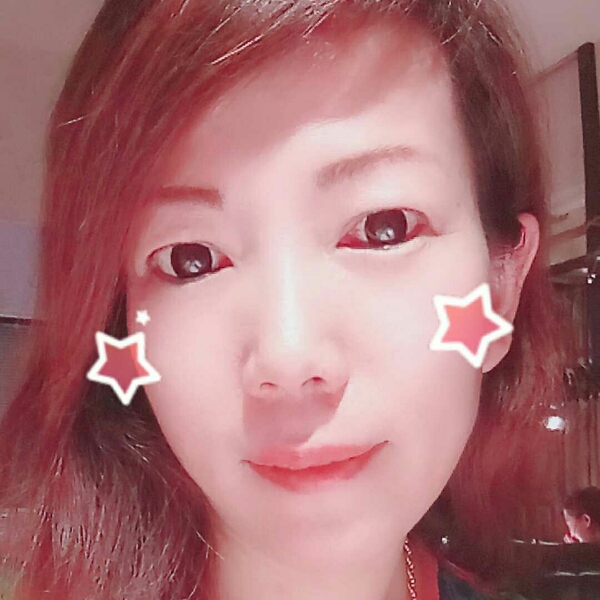 山上的一朵雪莲花的照片